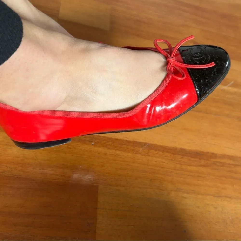CHANEL Women's Red and Black cap toe Flats